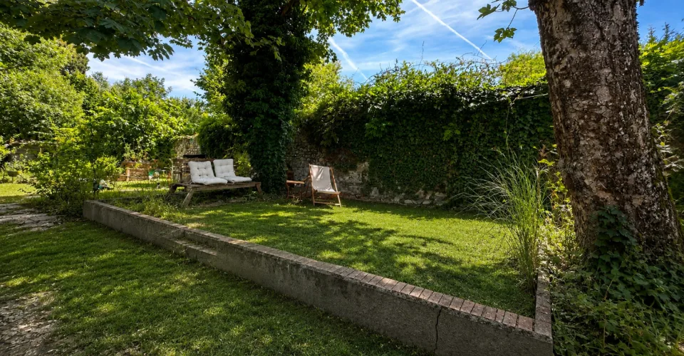 Charmantes 3.5 Zimmer-Dachwohnung in einer einzigartigen Residenz