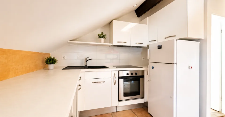 Charmantes 3.5 Zimmer-Dachwohnung in einer einzigartigen Residenz