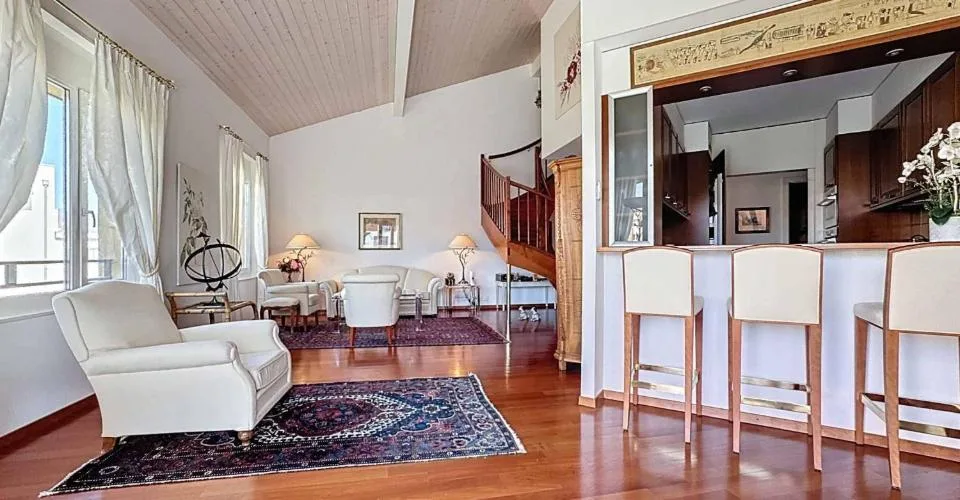 Magnifique duplex en attique de 6.5 pièces