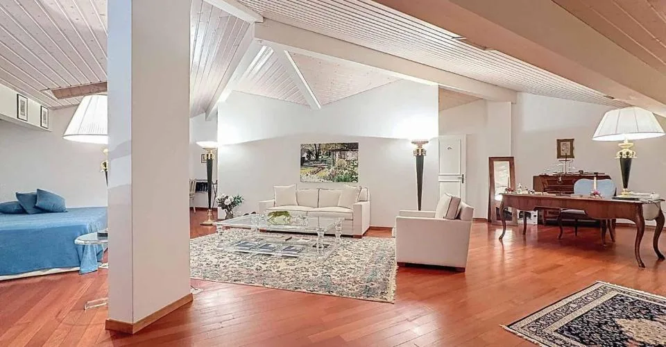 Magnifique duplex en attique de 6.5 pièces