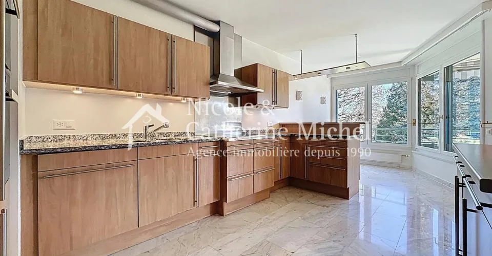 Attique duplex de haut standing dans une résidence au bord du lac – Foto 4 von 13