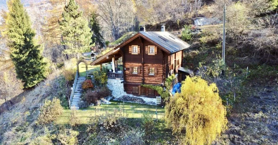 Chalet de 4,5 pièces avec 5245m2 de terrain