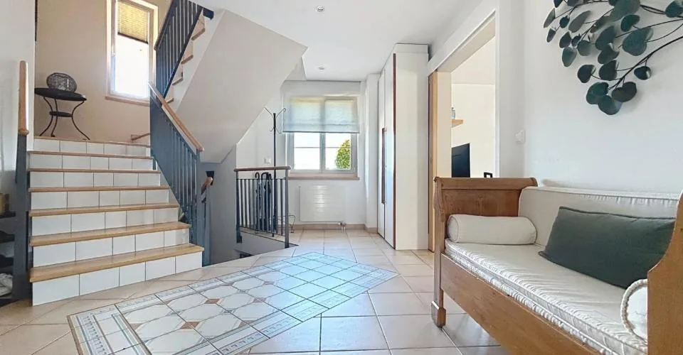 Spacieuse villa familiale de caractère avec vaste jardin (Laténa) – photo 8 sur 13