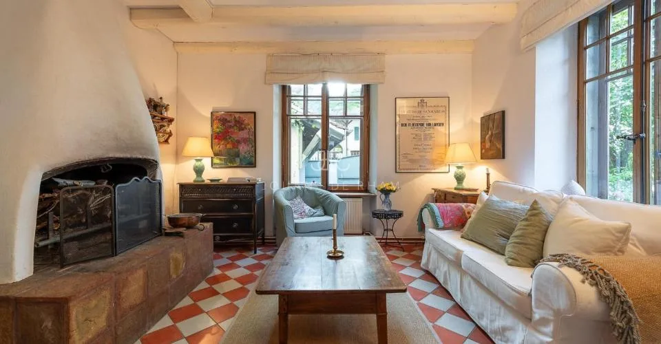 Essertines-sur-Rolle | Maison de charme et son annexe en zone village