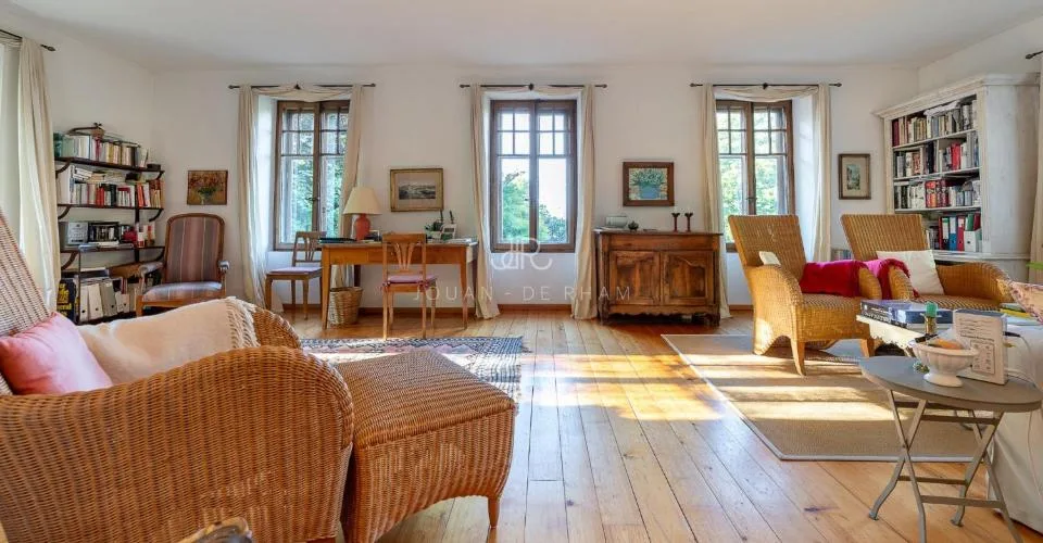Essertines-sur-Rolle | Maison de charme et son annexe en zone village