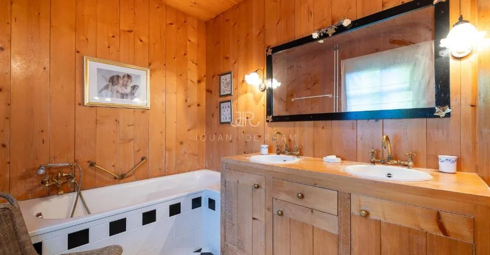 Essertines-sur-Rolle | Maison de charme et son annexe en zone village