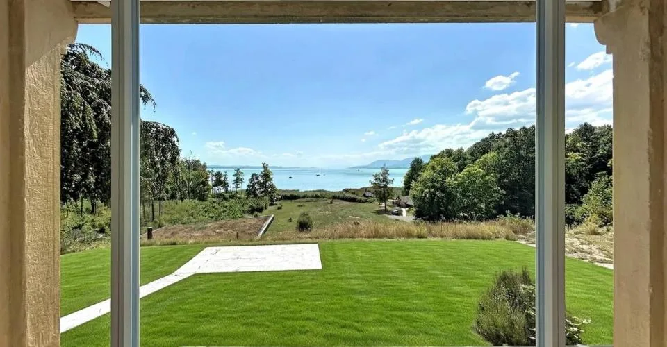 Maison de maître pieds dans l'eau