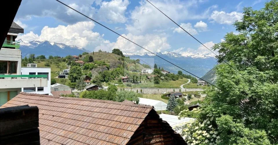 Maison de village multi-appartements à rénover + grange - raccard au coeur du village (Val d'Hérens)