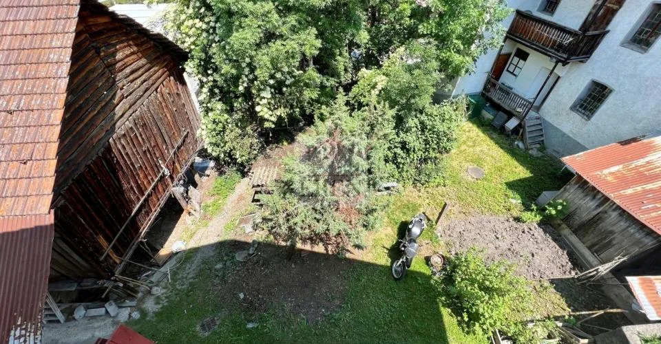 Maison de village multi-appartements à rénover + grange - raccard au coeur du village (Val d'Hérens)