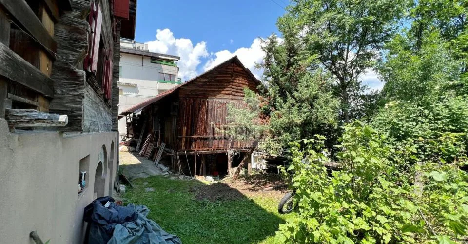 Maison de village multi-appartements à rénover + grange - raccard au coeur du village (Val d'Hérens)