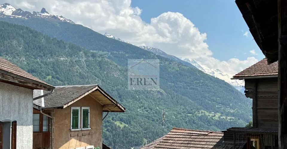 Maison de village multi-appartements à rénover + grange - raccard au coeur du village (Val d'Hérens)