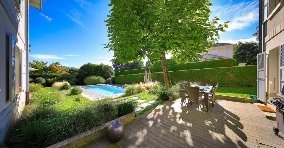 Propriété de prestige entourée de verdure à Lausanne
