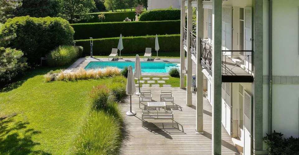 Propriété de prestige entourée de verdure à Lausanne