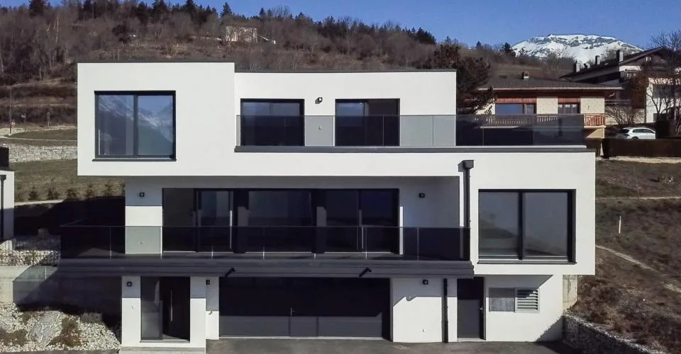 À quelques minutes de Crans-Montana. Chermignon. Villa contemporaine de 5.5 pièces avec vue sur les Alpes