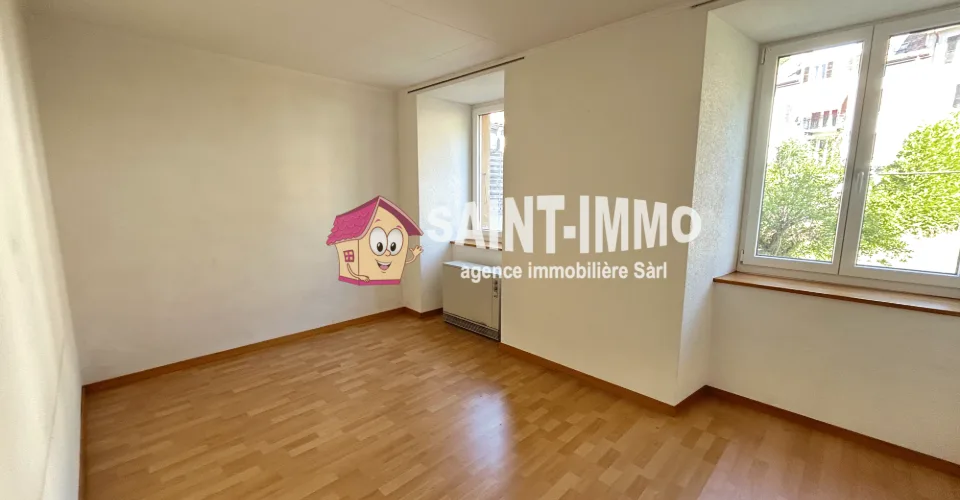 Immeuble locatif à réhabiliter de 4 appartements, un local, une parcelle constructible et un grand garage