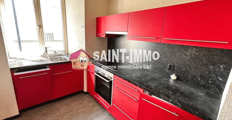 Immeuble locatif à réhabiliter de 4 appartements, un local, une parcelle constructible et un grand garage