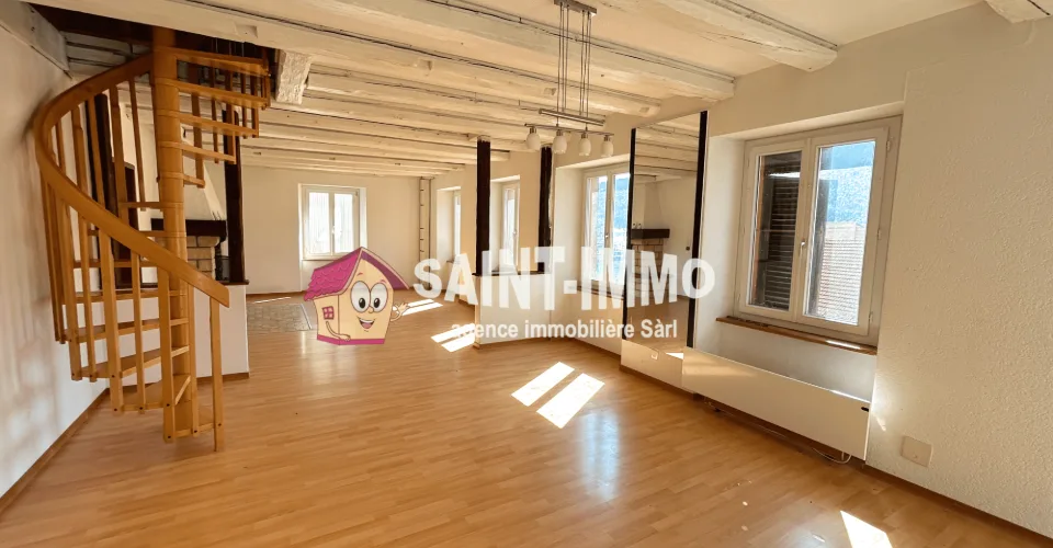 Immeuble locatif à réhabiliter de 4 appartements, un local, une parcelle constructible et un grand garage