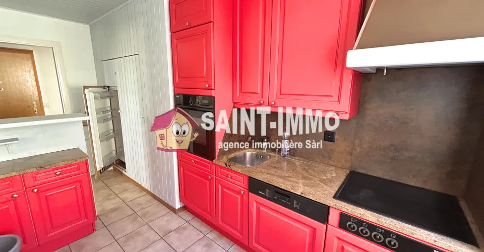 Immeuble locatif à réhabiliter de 4 appartements, un local, une parcelle constructible et un grand garage