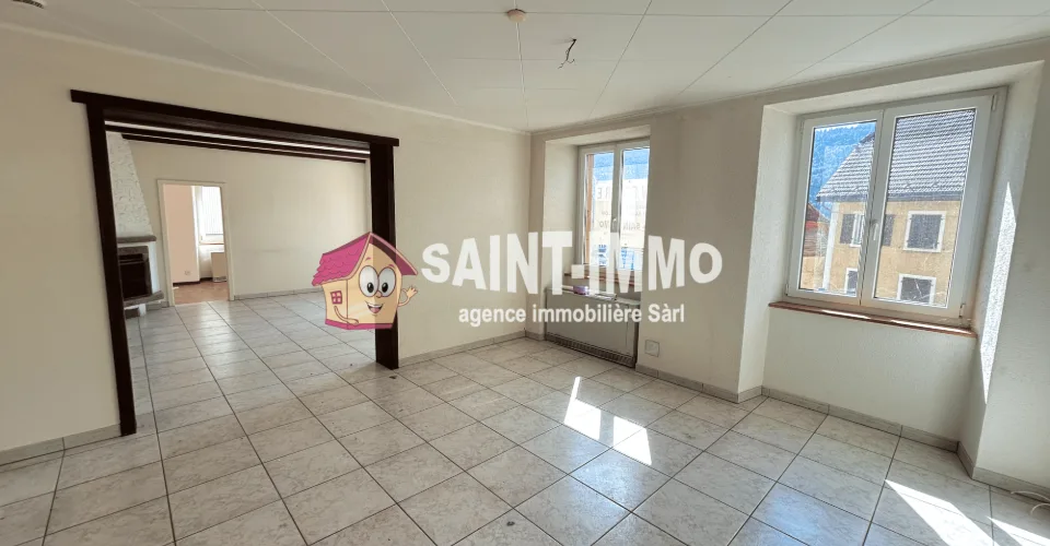 Immeuble locatif à réhabiliter de 4 appartements, un local, une parcelle constructible et un grand garage