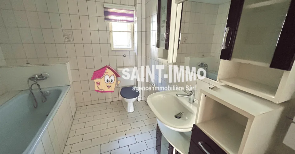 Immeuble locatif à réhabiliter de 4 appartements, un local, une parcelle constructible et un grand garage