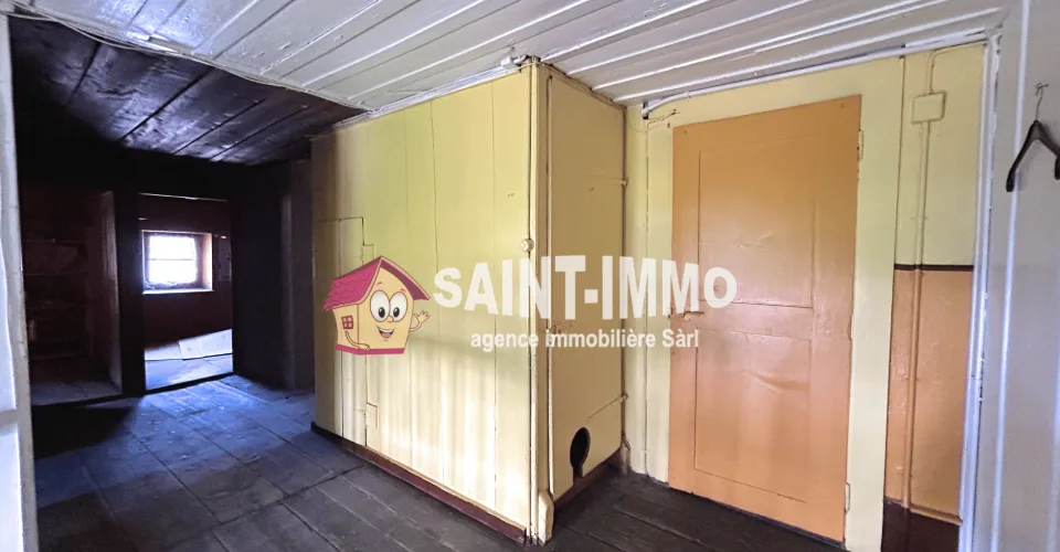 Immeuble locatif à réhabiliter de 4 appartements, un local, une parcelle constructible et un grand garage