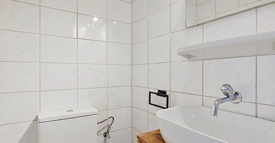 Vier-Zimmer-Wohnung zur Renovierung in der Nähe des Sees