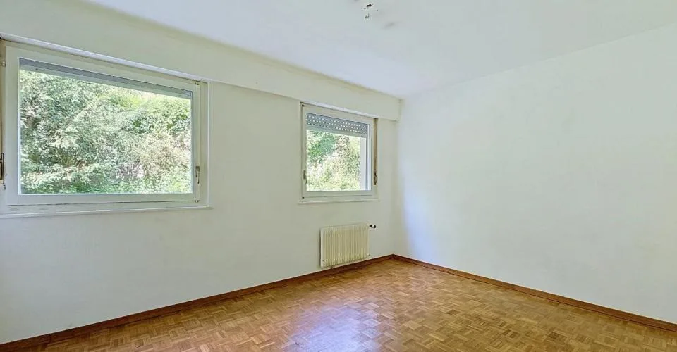 Vier-Zimmer-Wohnung zur Renovierung in der Nähe des Sees