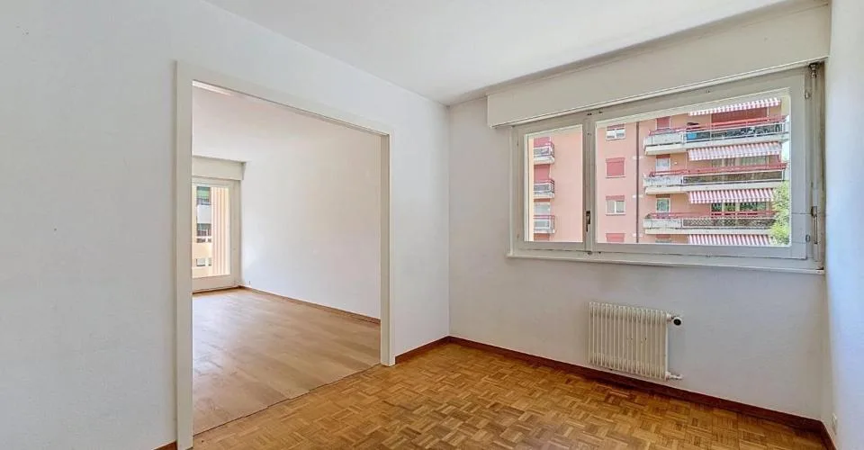 Vier-Zimmer-Wohnung zur Renovierung in der Nähe des Sees