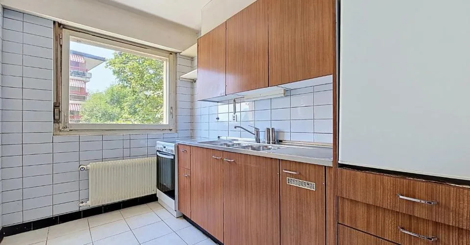 Vier-Zimmer-Wohnung zur Renovierung in der Nähe des Sees