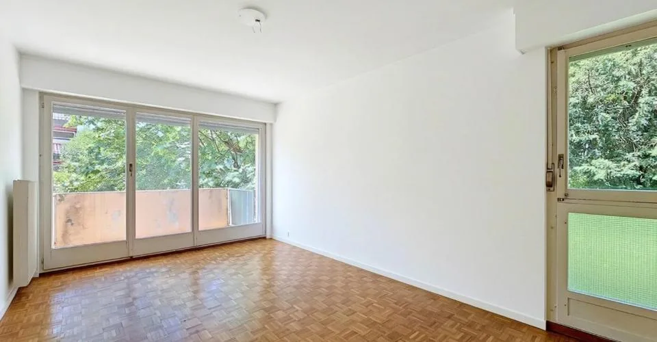 Vier-Zimmer-Wohnung zur Renovierung in der Nähe des Sees