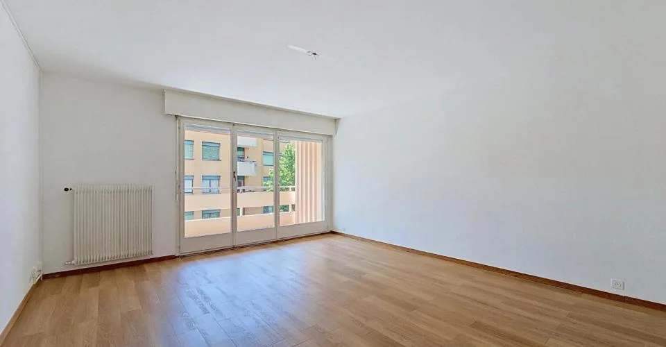 Vier-Zimmer-Wohnung zur Renovierung in der Nähe des Sees