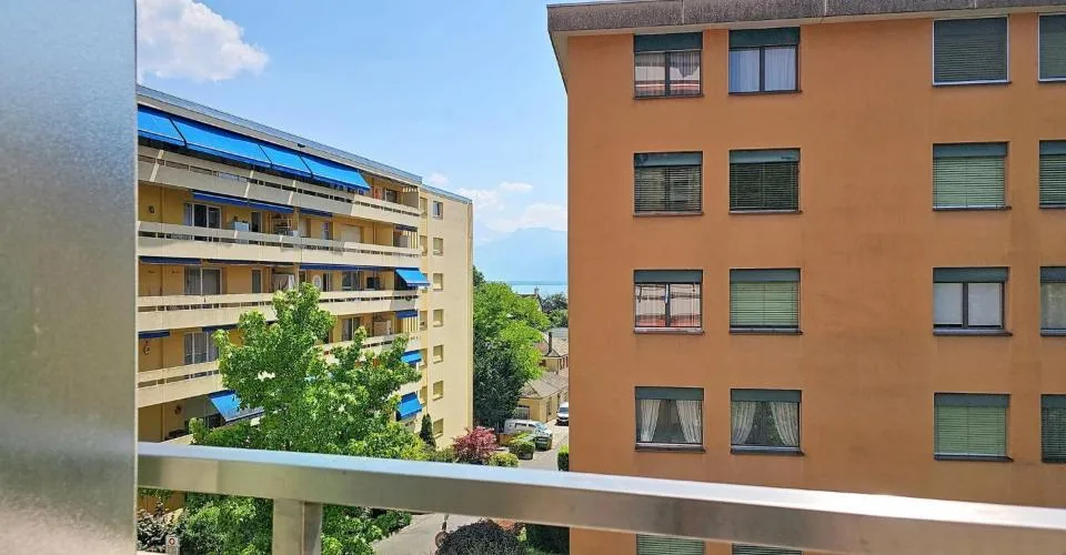 Vier-Zimmer-Wohnung zur Renovierung in der Nähe des Sees
