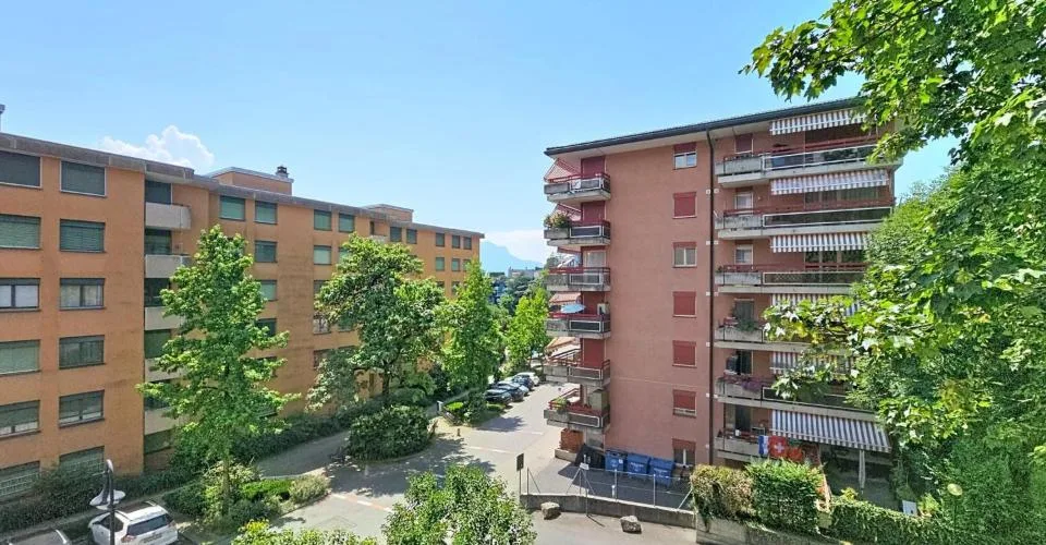 Vier-Zimmer-Wohnung zur Renovierung in der Nähe des Sees