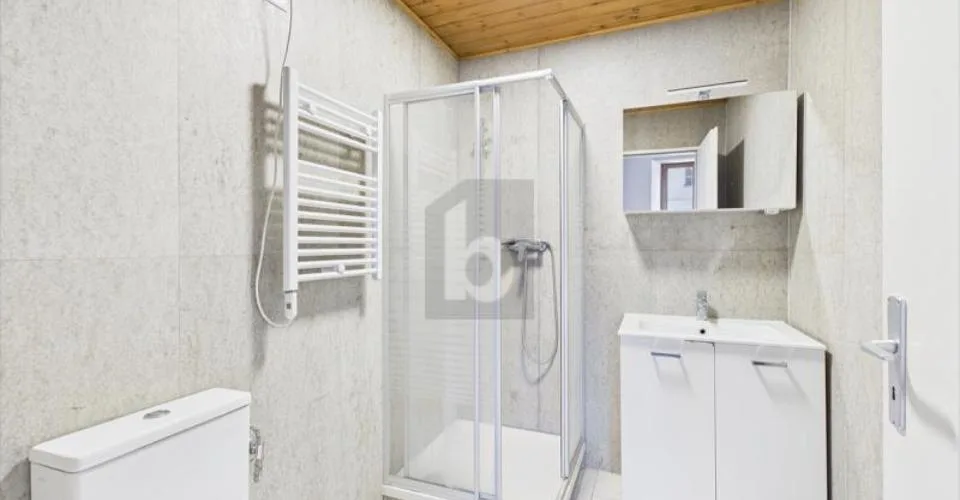 IMMEUBLE 5,4 % DE RENDEMENT 9 APPARTEMENTS 11 BOX