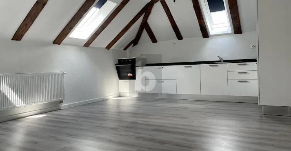 IMMEUBLE 5,4 % DE RENDEMENT 9 APPARTEMENTS 11 BOX