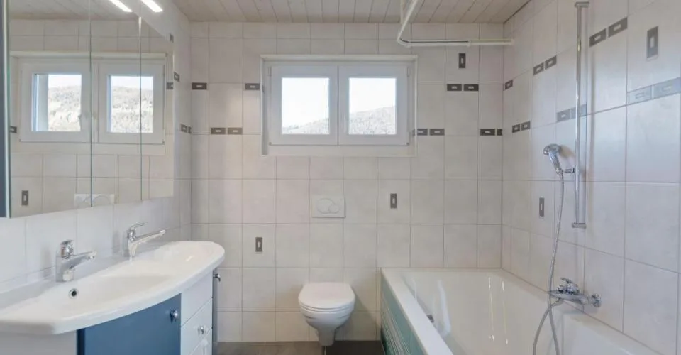 Reconvilier, villa de 4.5pces avec atelier et 3 garages – foto 10 di 13