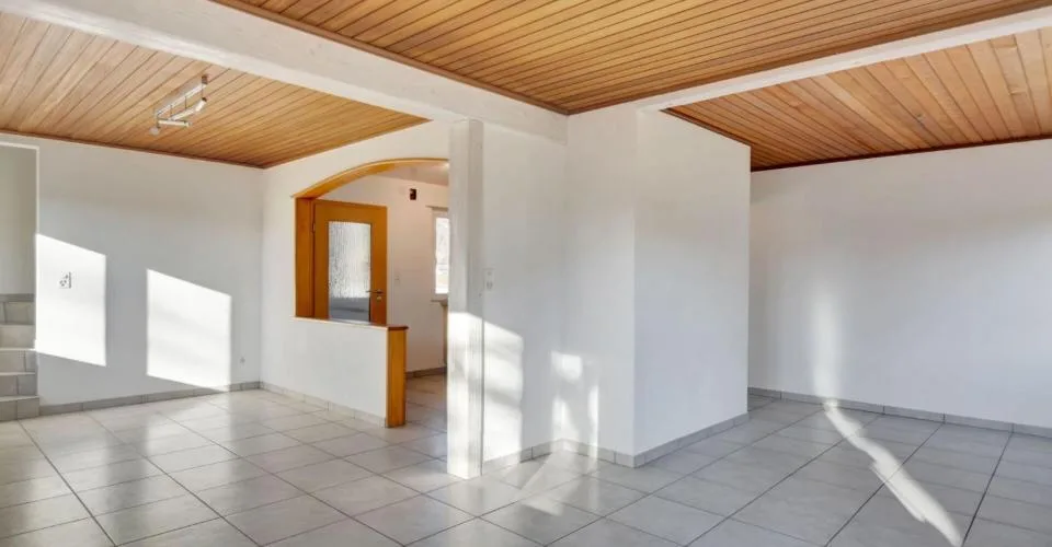 Reconvilier, villa de 4.5pces avec atelier et 3 garages – foto 8 di 13