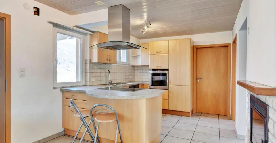 Reconvilier, villa de 4.5pces avec atelier et 3 garages – foto 4 di 13