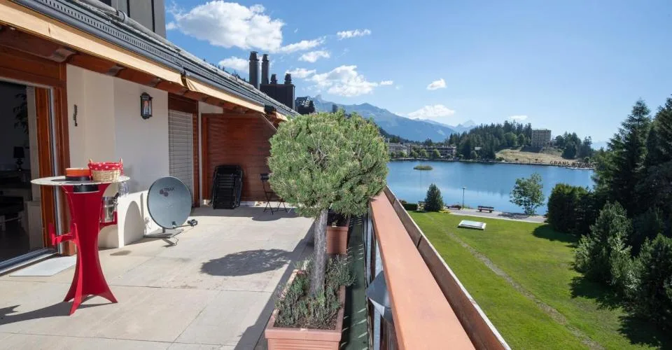 Attique en Duplex au centre de Crans. Accès direct en ascenseur.