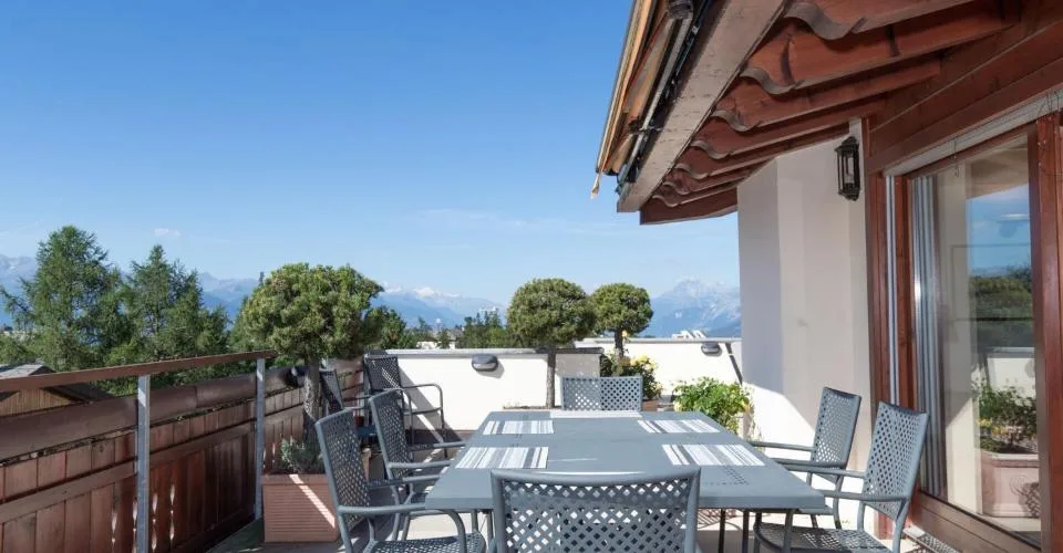 Attique en Duplex au centre de Crans. Accès direct en ascenseur.