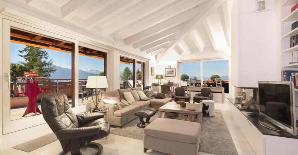 Attique en Duplex au centre de Crans. Accès direct en ascenseur.