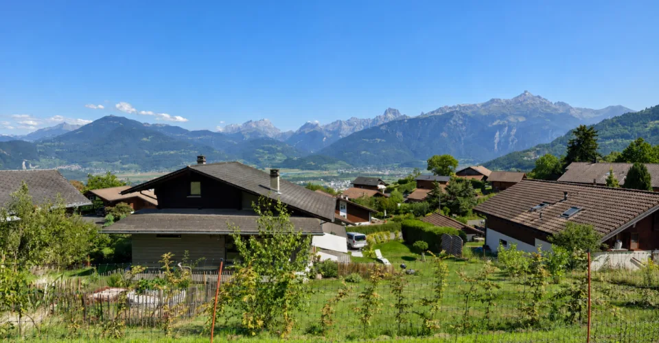 Belle parcelle à vendre à Collombey ( Les Neyres )