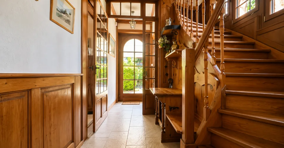 Maison individuelle de caractère - Vue dégagée sur le Salève, gros volume et fort potentiel d'aménagement.