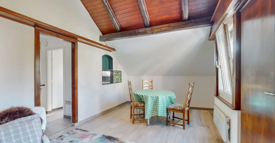 Maison individuelle 5.5 pièces avec projet de rénovation et dagrandissement approuvé  Chénens