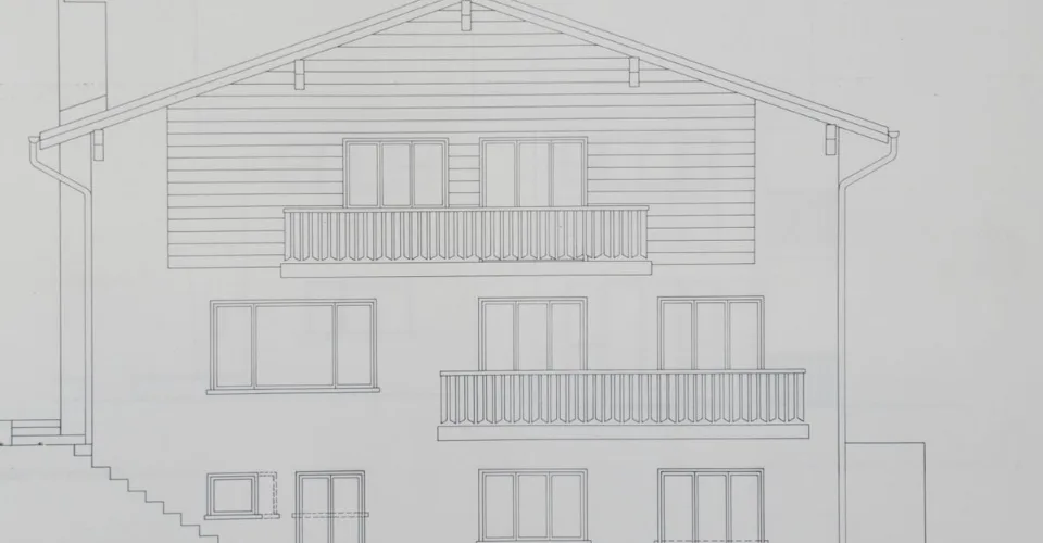 Maison individuelle divisée en 3 appartements à Montana Village