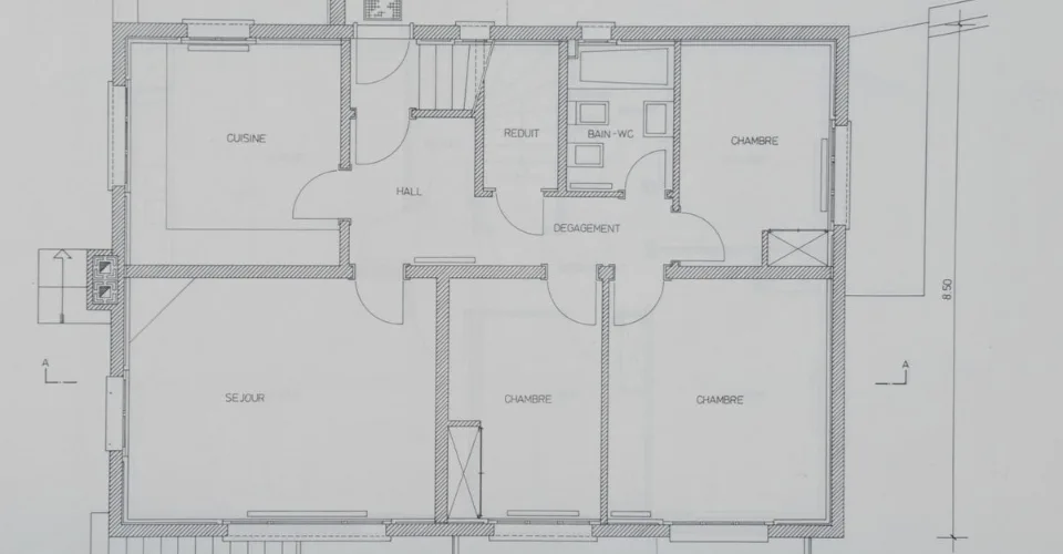 Maison individuelle divisée en 3 appartements à Montana Village