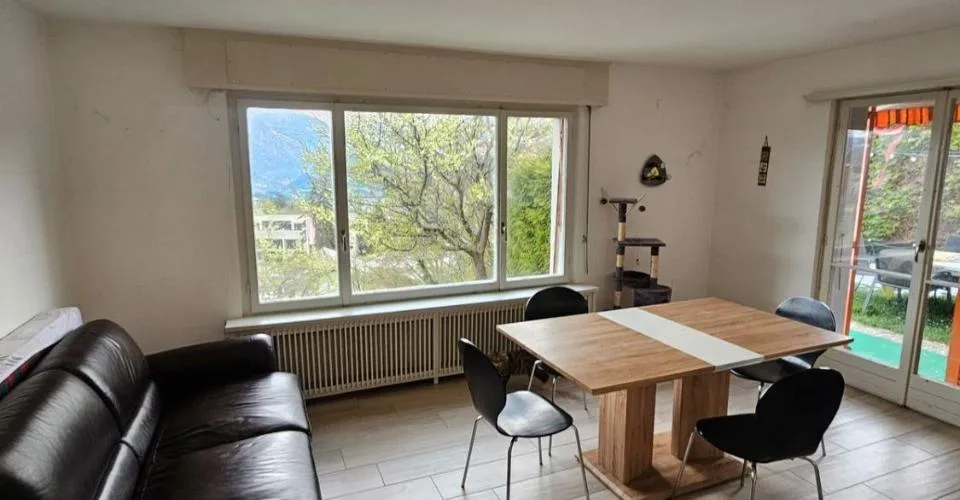 Maison individuelle divisée en 3 appartements à Montana Village
