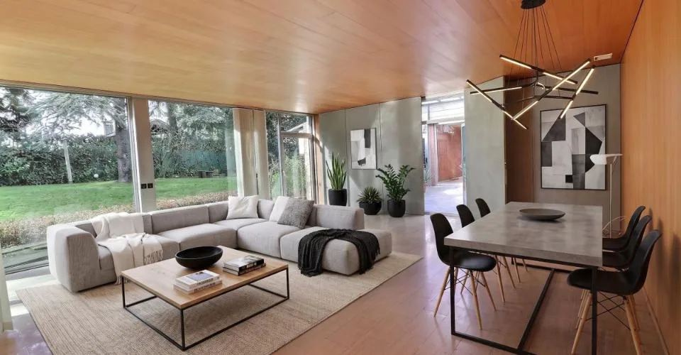 VILLA D'ARCHITECTE COMPOSEE DE 3 APPARTEMENTS AVEC UNE PISCINE ET UNE TRES BELLE VUE SUR LE LAC – Foto 3 von 13
