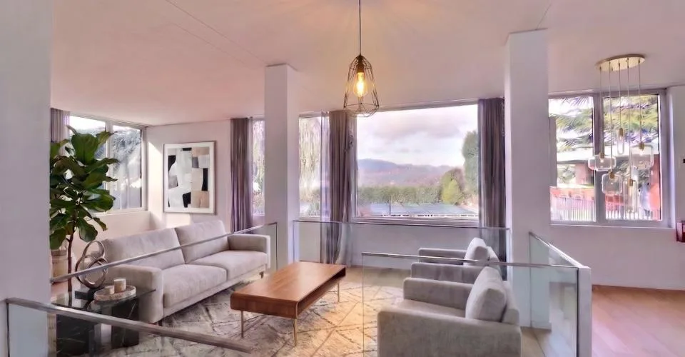 VILLA D'ARCHITECTE COMPOSEE DE 3 APPARTEMENTS AVEC UNE PISCINE ET UNE TRES BELLE VUE SUR LE LAC – Foto 13 von 13
