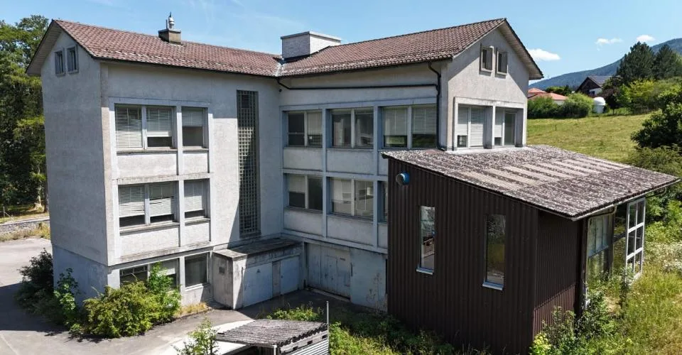 À vendre à Reconvilier immeuble artisanal de 1'045 m² à rénover